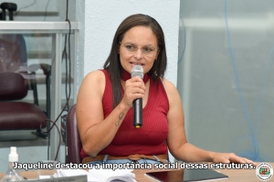 Vereadora luta por praças com brinquedos e sanitários públicos