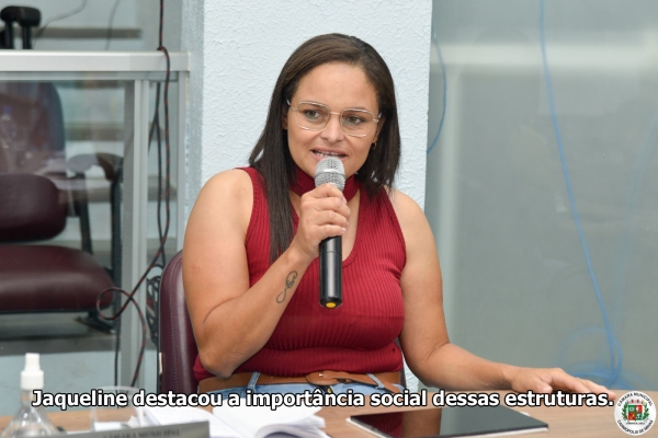 Vereadora luta por praças com brinquedos e sanitários públicos