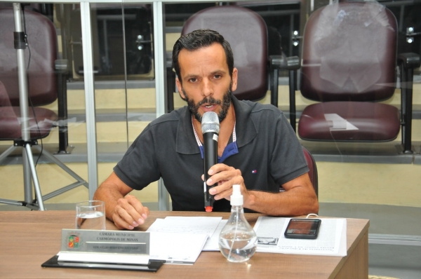 Obras inacabadas geram problemas para a população e constrangimento a vereador   