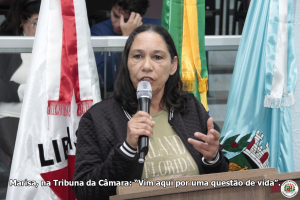 Moradora diz que obra da Prefeitura abalou sua casa e pede ajuda