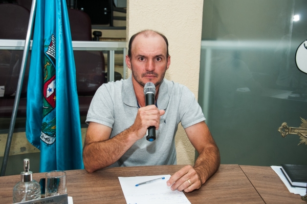 Líder do governo cobra ações do prefeito sobre obras essenciais