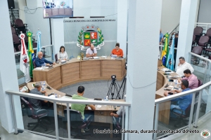 Câmara acata veto do prefeito e derruba projeto “Saúde na palma da mão”