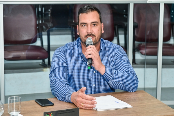 Requerimento questiona corte de auxílio a universitários