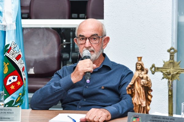 Terreno baldio no meio de um bairro ameaça segurança de moradores