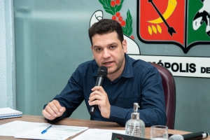 Câmara destina recursos para ornamentação natalina e transporte de universitários