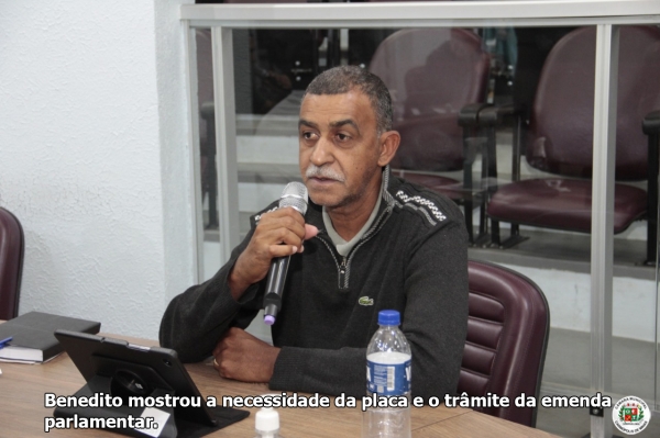 Vereador pede sinalização de carga e descarga e anuncia verba para compra de veículo
