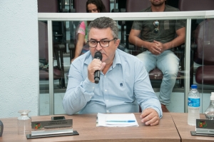 Vereador cobra cumprimento da lei que valoriza artistas locais