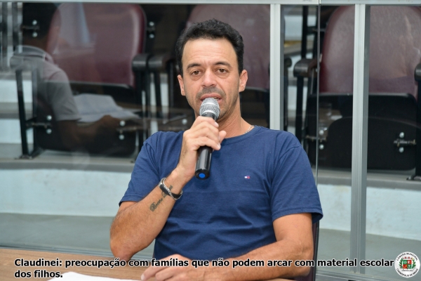 Material escolar para alunos carentes da rede pública