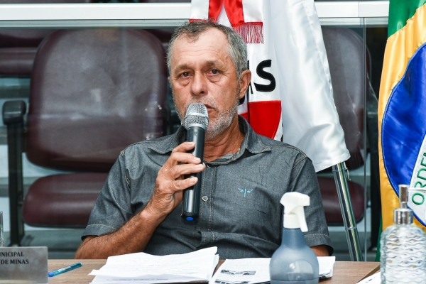 Moradores reclamam sobre sujeira nas ruas e situação de estradas